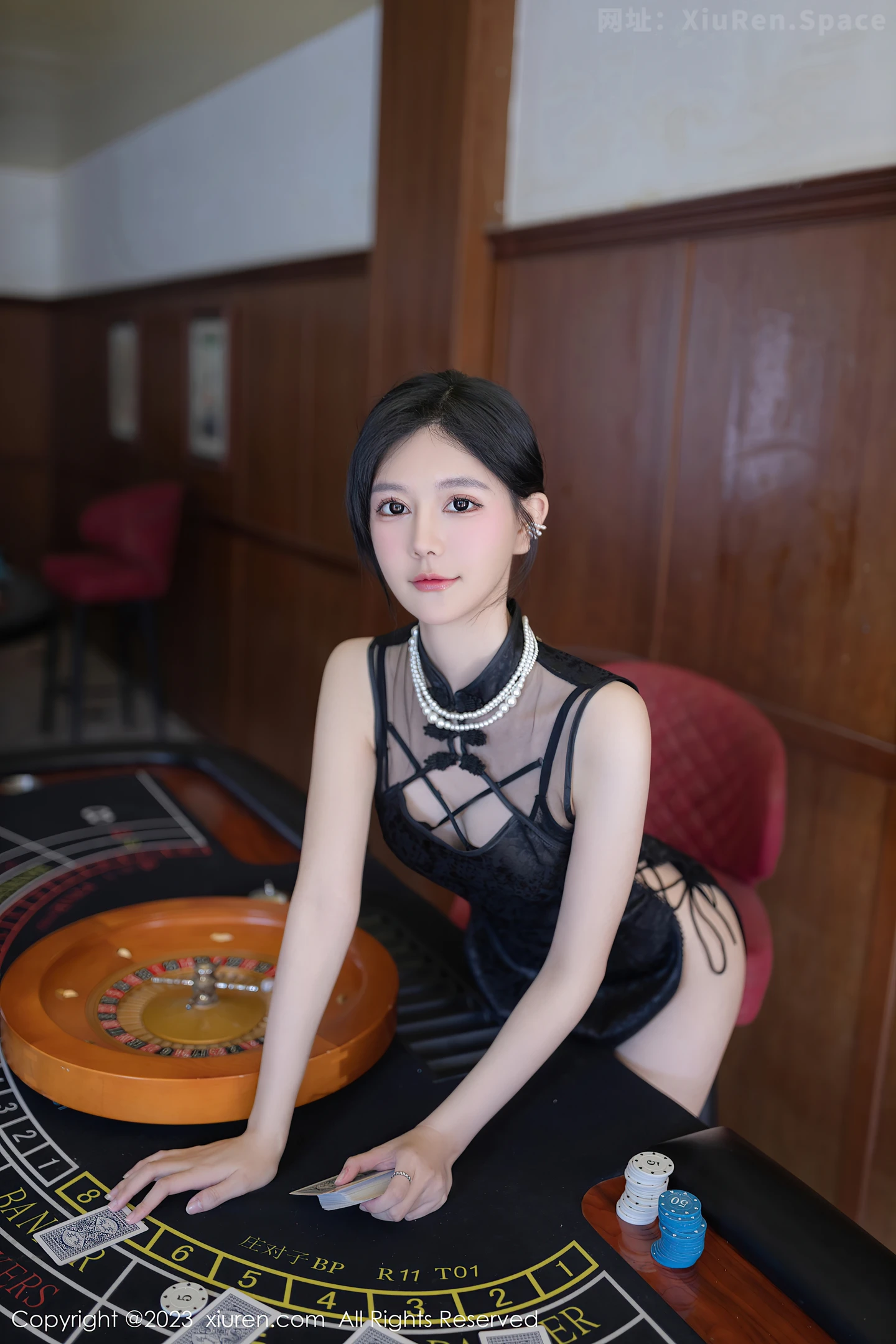 图片[6]-[XiuRen秀人网]VOL.7753 模特幼幼荷官扮演性感黑色旗袍露蕾丝内衣配超薄黑丝诱惑写真80P-秀人网官方网站